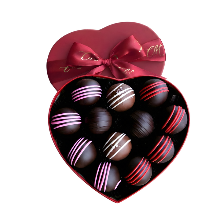 Trufas variadas en caja con forma de corazón